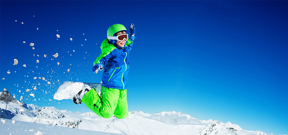 Kinder beim Snowboarden
